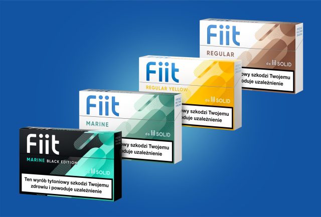 4 paczki Fiit-ów: Marine Black, Marine, Regular Yellow, Regular na grantowym tle